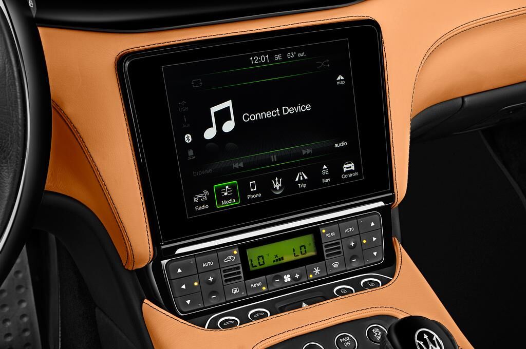 Maserati Gran Cabrio (Baujahr 2019) Sport 2 Türen Radio und Infotainmentsystem