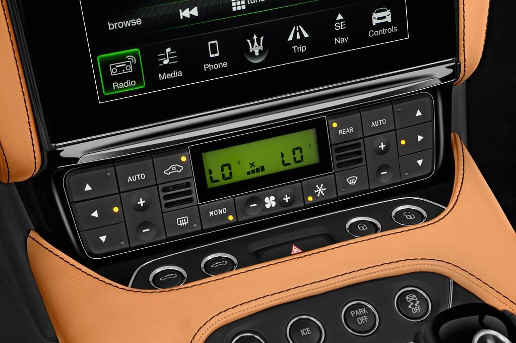 Maserati Gran Cabrio (Baujahr 2019) Sport 2 Türen Temperatur und Klimaanlage