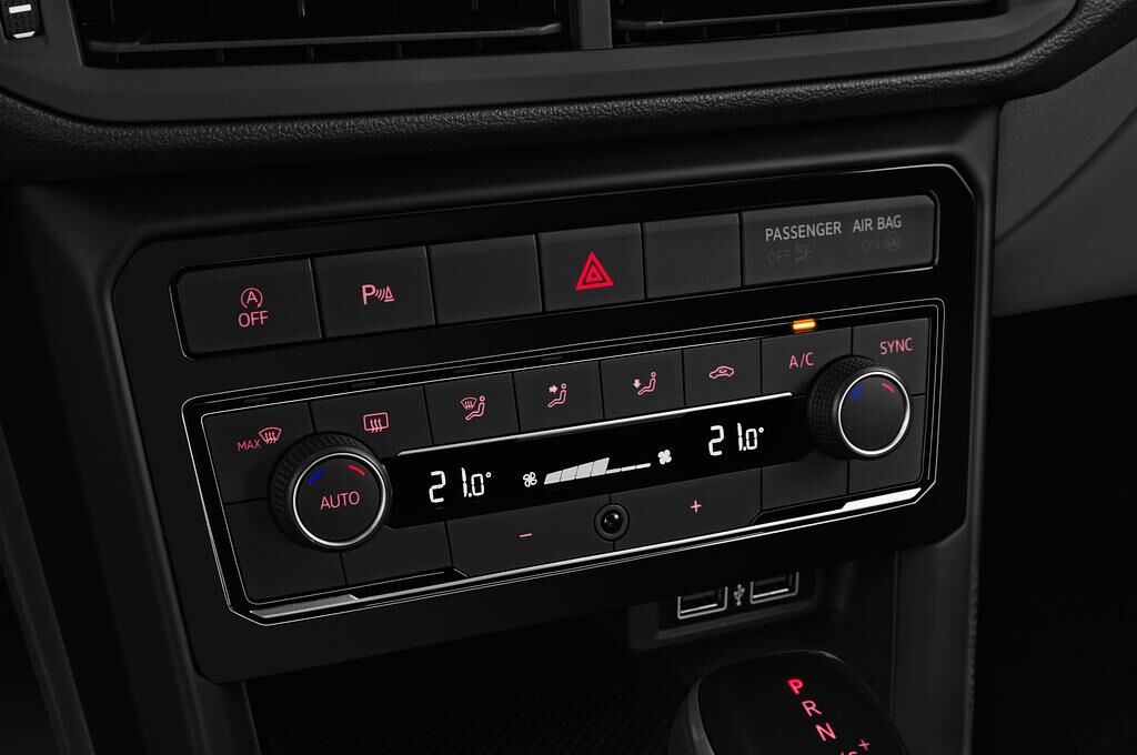 Volkswagen T-Cross (Baujahr 2019) Life 5 Türen Temperatur und Klimaanlage