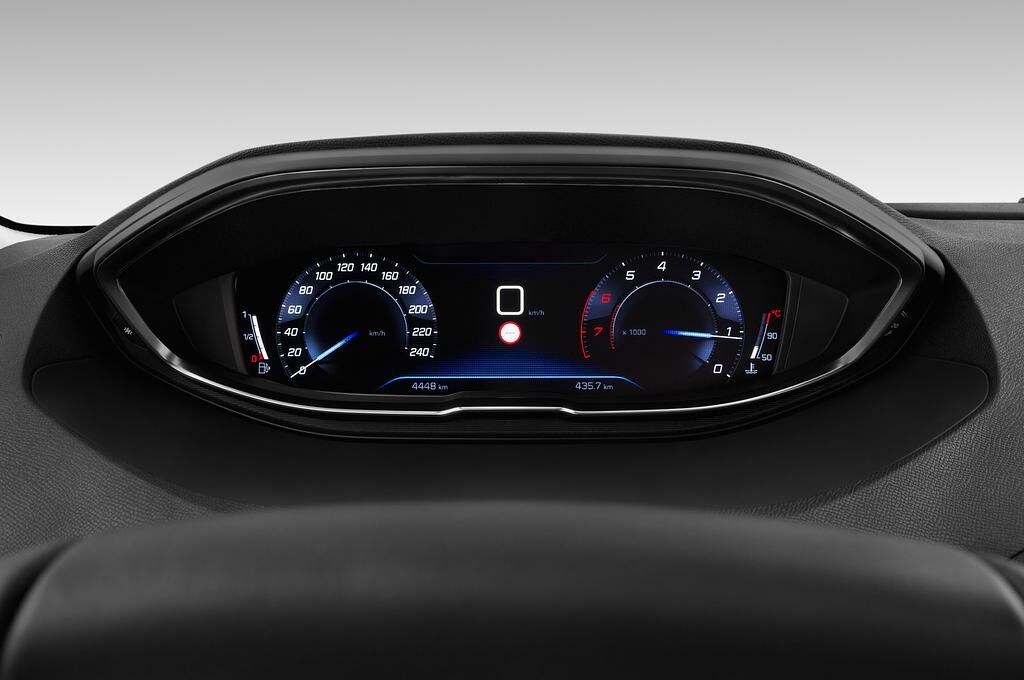 Peugeot 5008 (Baujahr 2019) Allure 5 Türen Tacho und Fahrerinstrumente