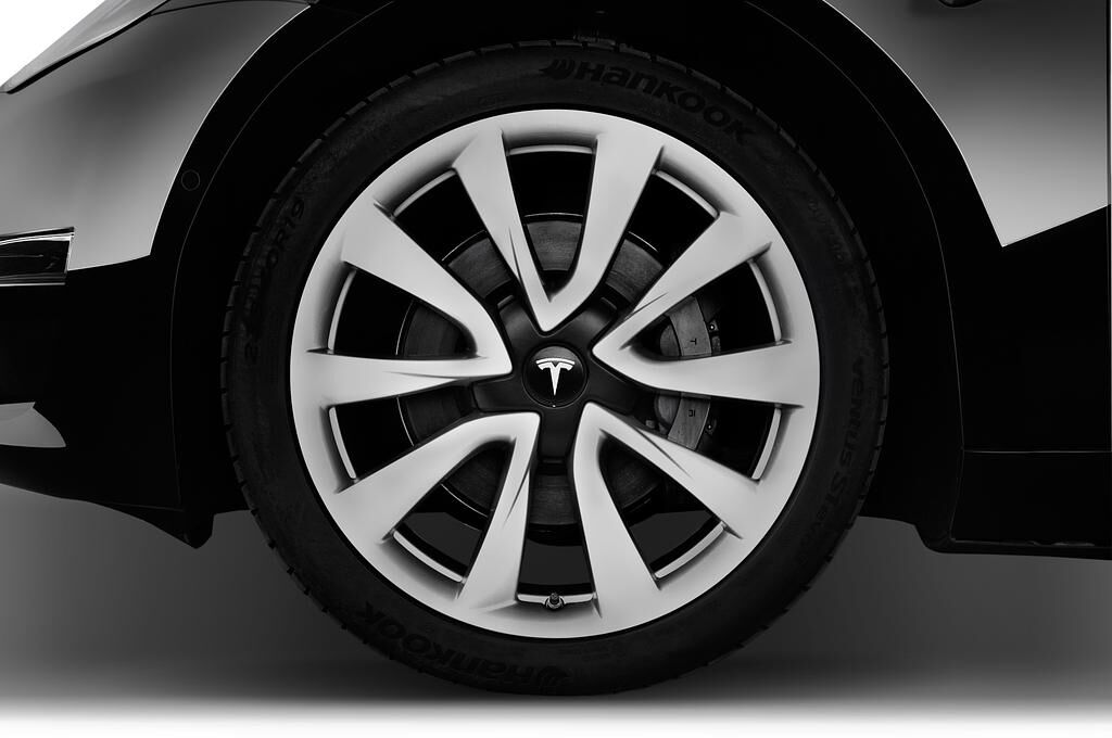 Tesla Model 3 (Baujahr 2019) Performance 4 Türen Reifen und Felge