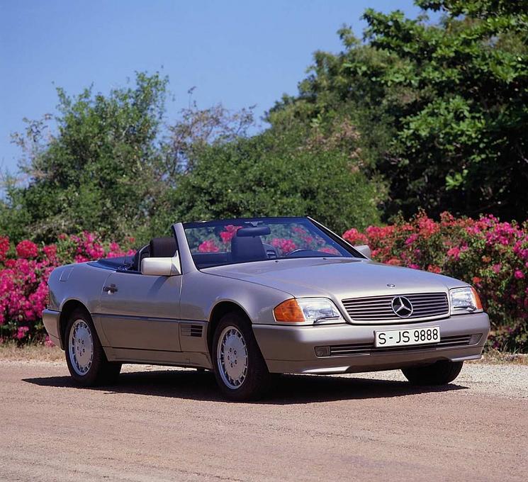 Mercedes SL (Baureihe R 129, 1989-2001). Das Foto zeigt ein Fahrzeug der ersten Serie.