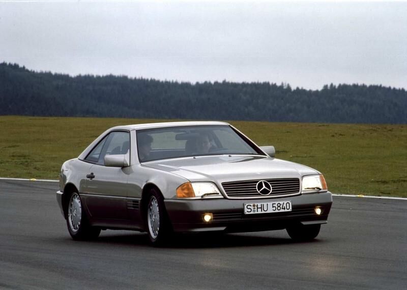 Mercedes SL der Baureihe R 129 (1989-2001) mit Hardtop.
