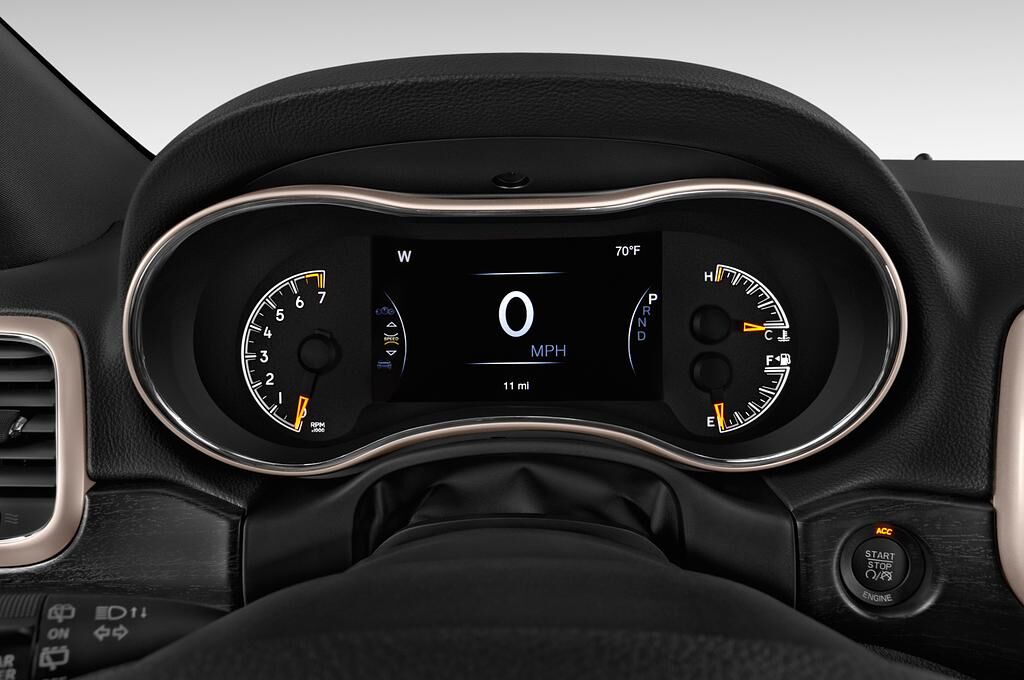 Jeep Grand Cherokee (Baujahr 2019) Limited 5 Türen Tacho und Fahrerinstrumente