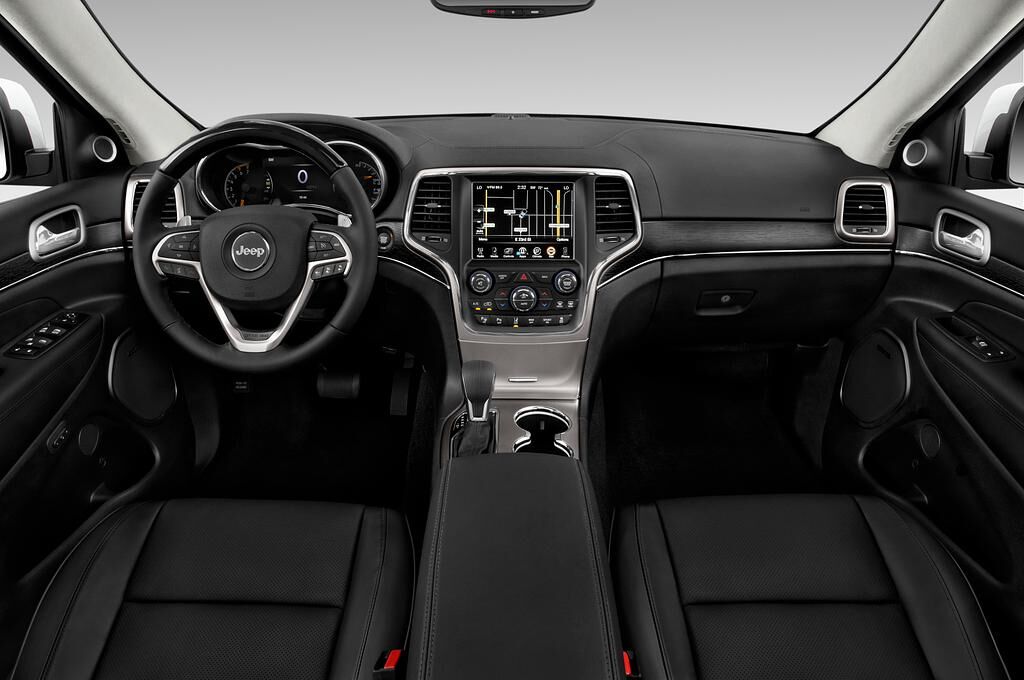 Jeep Grand Cherokee (Baujahr 2018) Summit 5 Türen Cockpit und Innenraum