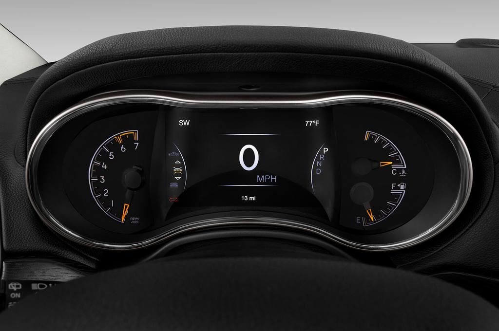 Jeep Grand Cherokee (Baujahr 2018) Summit 5 Türen Tacho und Fahrerinstrumente
