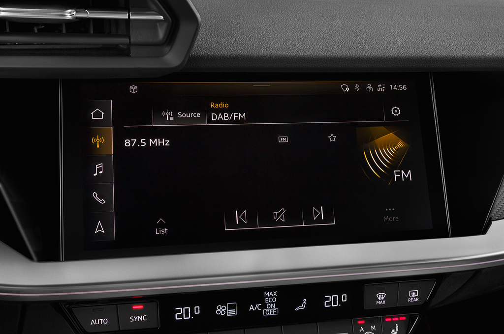 Audi RS 3 (Baujahr 2022) Base 4 Türen Radio und Infotainmentsystem