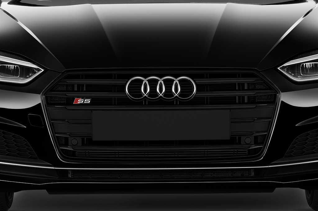 Audi S5 Sportback (Baujahr 2021) - 5 Türen Kühlergrill und Scheinwerfer