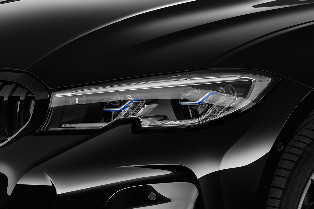 BMW 3 Series Touring PHEV (Baujahr 2021) M Sport 5 Türen Scheinwerfer