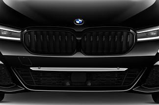 BMW 5 Series (Baujahr 2021) M Sport Edition 4 Türen Kühlergrill und Scheinwerfer