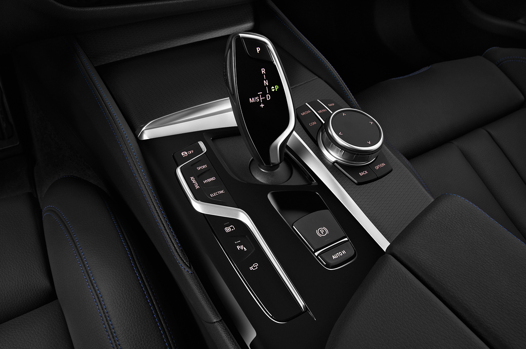 BMW 5 Series (Baujahr 2021) M Sport Edition 4 Türen Schalthebel