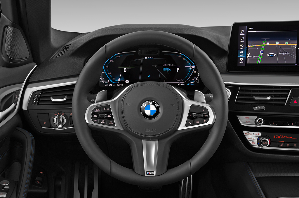 BMW 5 Series (Baujahr 2021) M Sport Edition 4 Türen Lenkrad