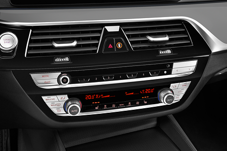BMW 5 Series (Baujahr 2021) M Sport Edition 4 Türen Temperatur und Klimaanlage