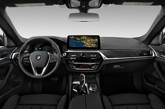 BMW 5 Series (Baujahr 2021) 530e Base 4 Türen Cockpit und Innenraum