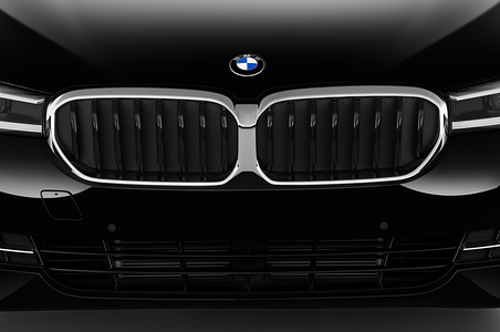 BMW 5 Series (Baujahr 2021) 530e Base 4 Türen Kühlergrill und Scheinwerfer
