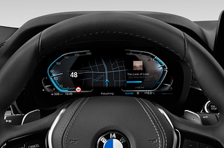 BMW 5 Series (Baujahr 2021) 530e Base 4 Türen Tacho und Fahrerinstrumente