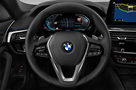 BMW 5 Series (Baujahr 2021) 530e Base 4 Türen Lenkrad