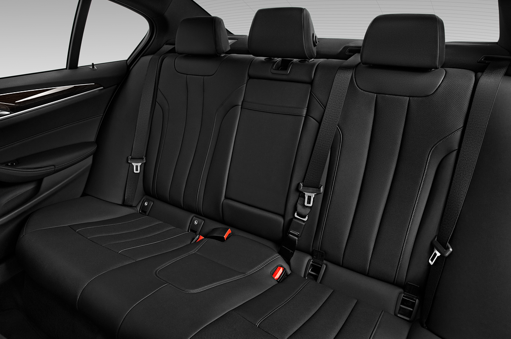 BMW 5 Series (Baujahr 2021) Luxury Line 4 Türen Rücksitze