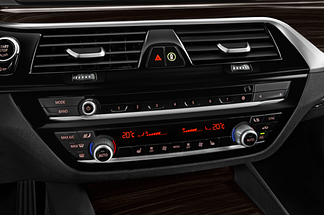 BMW 5 Series (Baujahr 2021) Luxury Line 4 Türen Temperatur und Klimaanlage