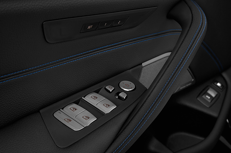 BMW 5 Series Plug-in-Hybrid (Baujahr 2020) M Sport Edition 4 Türen Bedienungselemente Tür