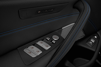 BMW 5 Series Plug-in-Hybrid (Baujahr 2020) M Sport Edition 4 Türen Bedienungselemente Tür