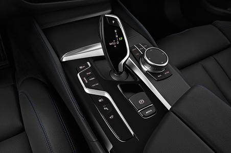 BMW 5 Series Plug-in-Hybrid (Baujahr 2020) M Sport Edition 4 Türen Schalthebel