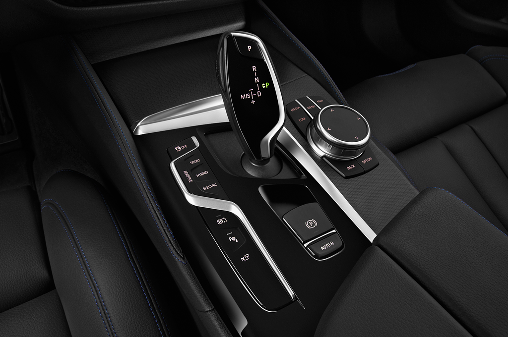 BMW 5 Series Plug-in-Hybrid (Baujahr 2020) M Sport Edition 4 Türen Schalthebel