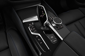 BMW 5 Series Plug-in-Hybrid (Baujahr 2020) M Sport Edition 4 Türen Schalthebel