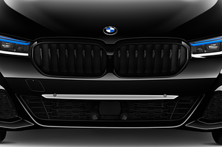 BMW 5 Series Plug-in-Hybrid (Baujahr 2020) M Sport Edition 4 Türen Kühlergrill und Scheinwerfer