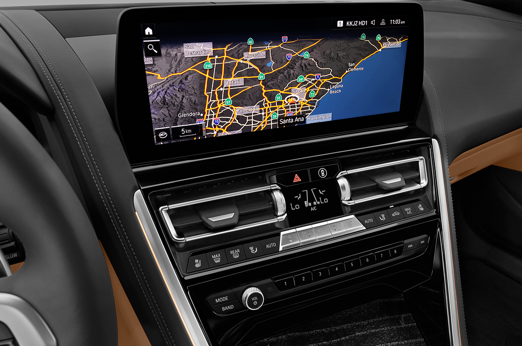 BMW 8 Series (Baujahr 2023) M840i 2 Türen Mittelkonsole