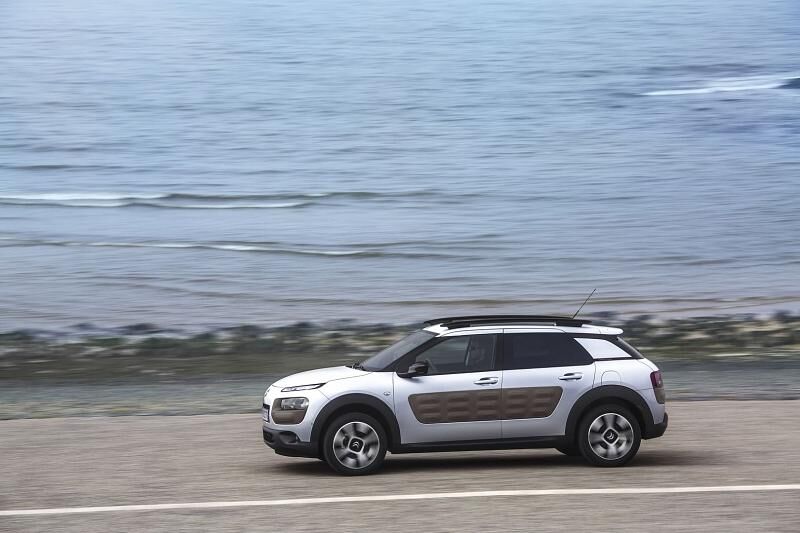 Der Citroen Cactus fällt auf.