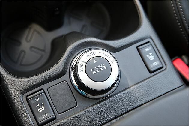 Mit einem Drehknopf kann man beim Allradler zwischen reinem Frontantrieb, automatischer Hinterachs-Zuschaltung und symmetrischer Antriebsverteilung wählen