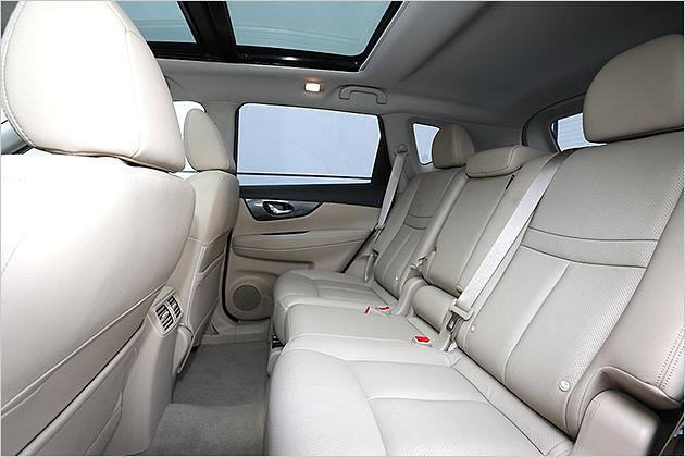 In der zweiten Reihe gibt es sehr viel Kniefreiheit, wenn man die Rückbank nach hinten schiebt