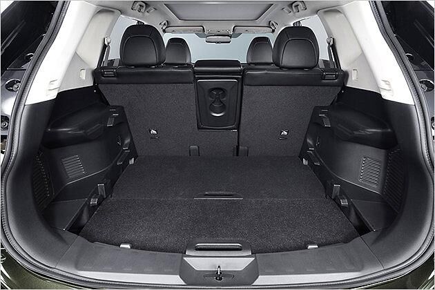 Hier gibt es jedoch zwei Einlegeböden, die sich in verschiedenen Höhen einsetzen lassen