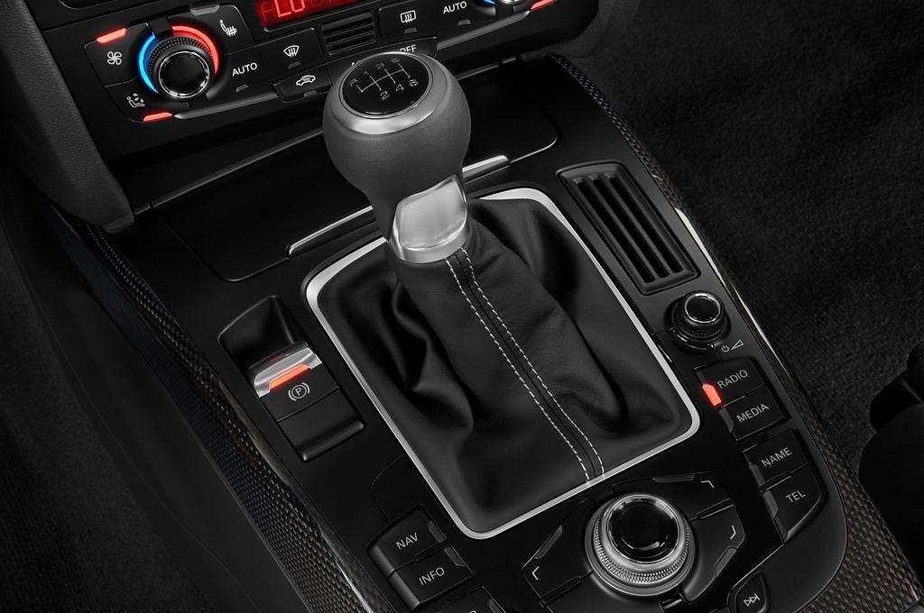 Audi S4 (Baujahr 2010) - 4 Türen Schalthebel