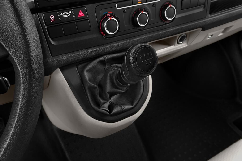 Volkswagen Transporter (Baujahr 2018) - 4 Türen Schalthebel