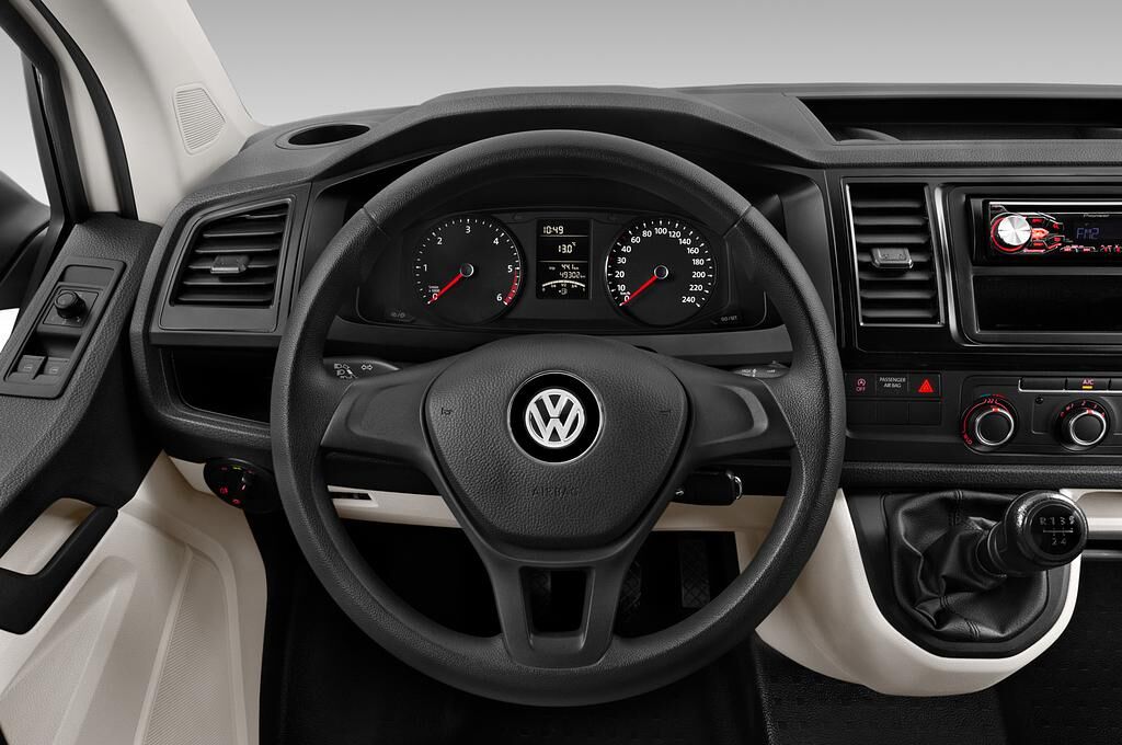 Volkswagen Transporter (Baujahr 2018) - 4 Türen Lenkrad