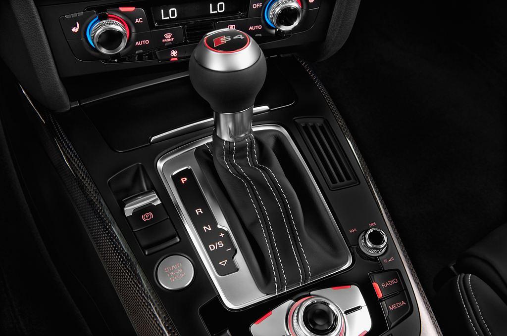 Audi S4 (Baujahr 2013) - 4 Türen Schalthebel