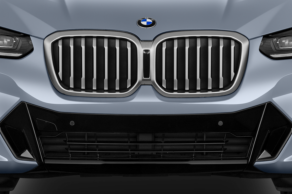 BMW X3 (Baujahr 2022) M Sport 5 Türen Kühlergrill und Scheinwerfer