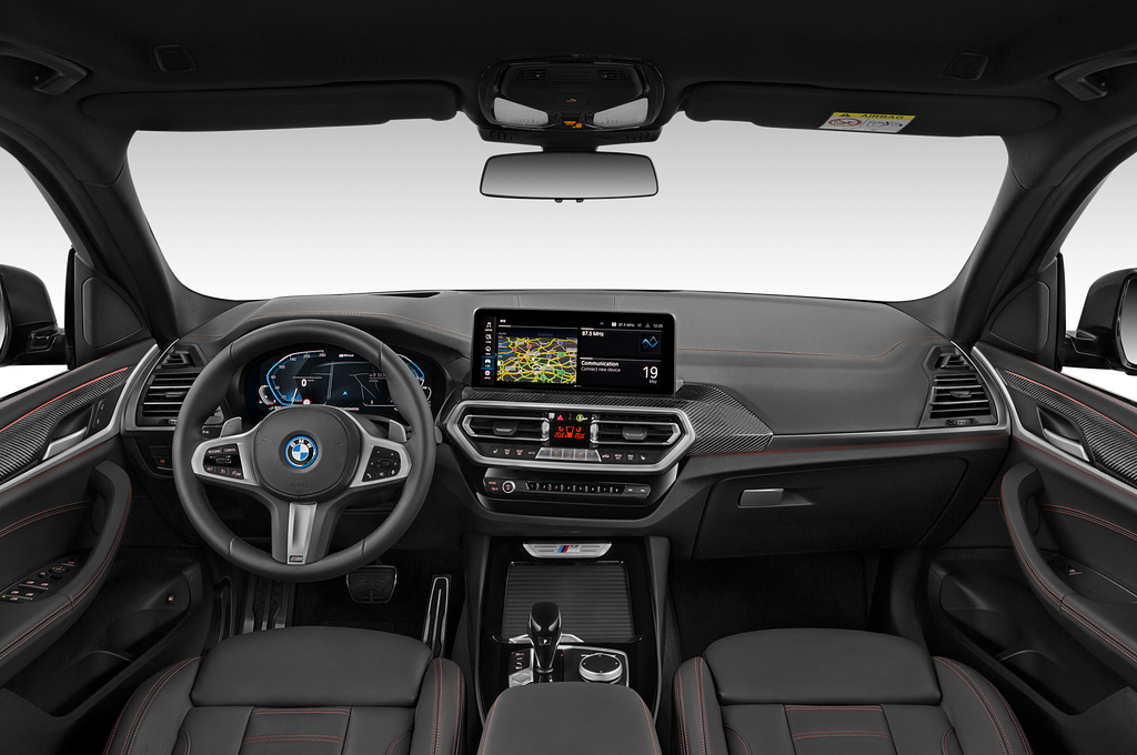 BMW X3 PHEV (Baujahr 2022) M Sportpaket 5 Türen Cockpit und Innenraum