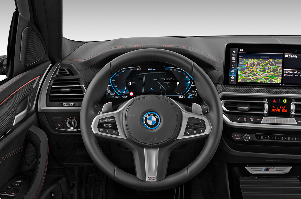 BMW X3 PHEV (Baujahr 2022) M Sportpaket 5 Türen Lenkrad
