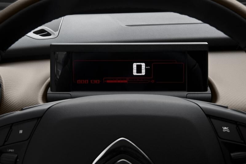 Eine Digitalanzeige ersetzt Tacho und Co.