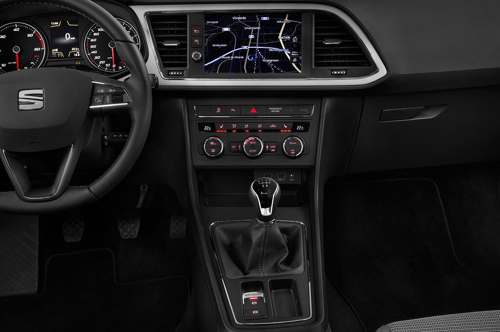 SEAT Leon ST (Baujahr 2018) Style 5 Türen Mittelkonsole