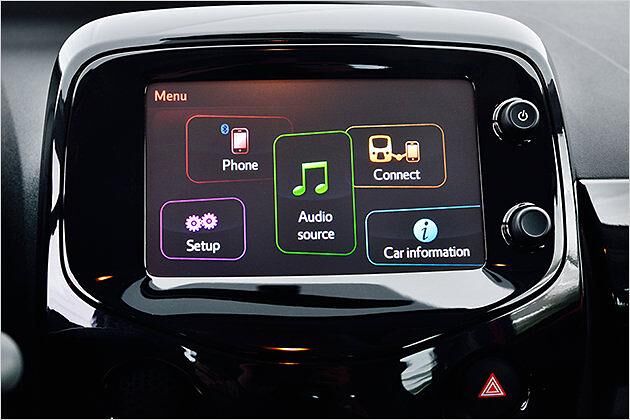 Es bietet unter anderem die Möglichkeit, Funktionen des Smartphones zu nutzen
