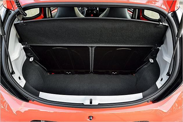 In den Kofferraum passen im Normalzustand 168 Liter