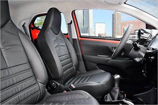 Die Ledersitze gibt es nur im Paket für 1.500 Euro für den Aygo x-clusiv