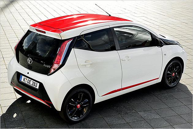 Rote Akzente, wohin das Auge blickt