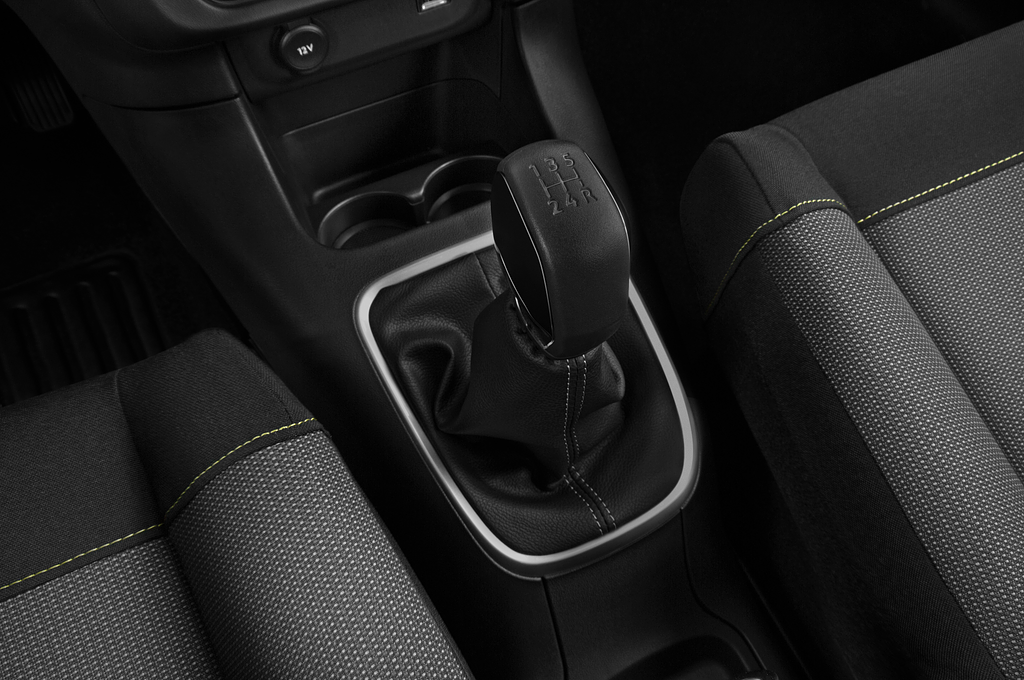 Citroen C3 (Baujahr 2020) Shine 5 Türen Schalthebel