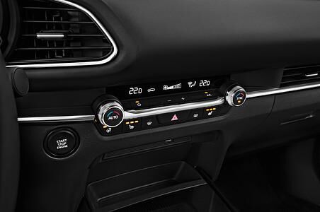 Mazda CX-30 (Baujahr 2020) Selection 5 Türen Temperatur und Klimaanlage
