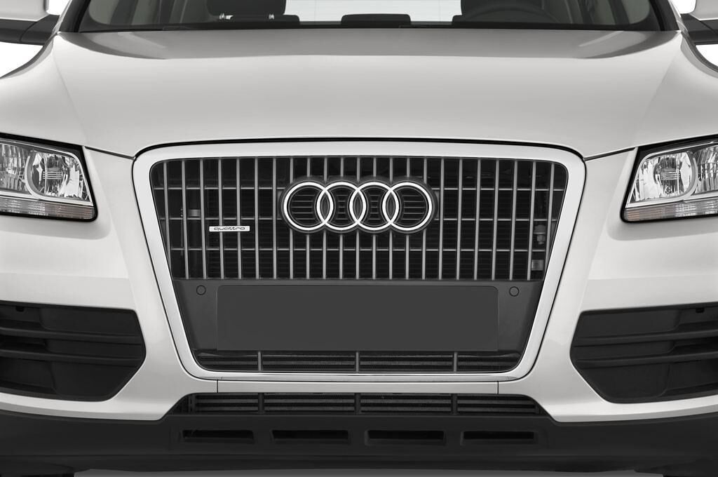 Audi Q5 (Baujahr 2011) - 5 Türen Kühlergrill und Scheinwerfer